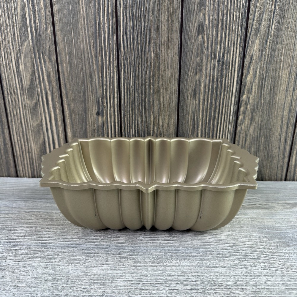 Nordic Ware Classic Fluted Loaf Pan 6 Cups 1.4L  Cast Aluminum Gold